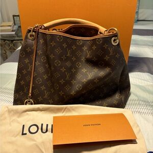 Beautiful Louis Vuitton Monogram Artistry Purse